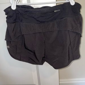 Black lululemon size 8 speed up 2.5 inch shorts!